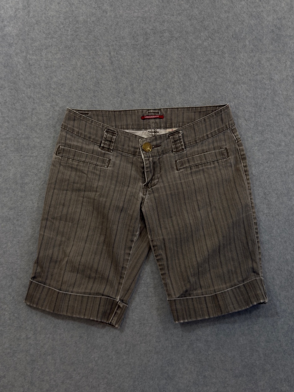 Vintage Y2K UNIONBAY Gray/Brown Pinstripe Mid Rise Bermuda Shorts Size 3